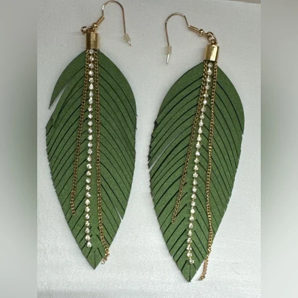 Green leaf earrings with handmade wooden beaded bracelet set - Picture 2 of 8